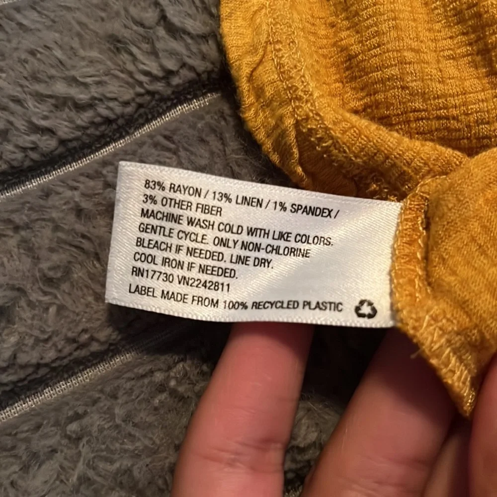 Universal Thread Blouse - Picture 3 of 3